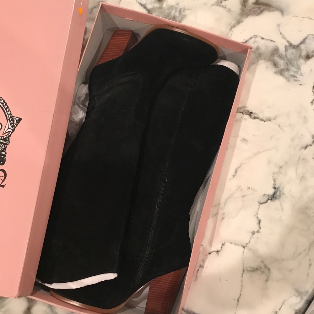 NWT Boots